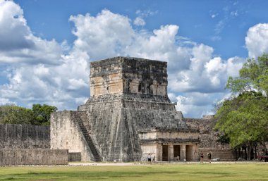 Tzompantli Chichen Itza clipart