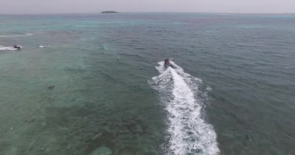 Filmagem Aérea Jetskies Desfrutando San Andres Island Com Johnny Cay — Vídeo de Stock