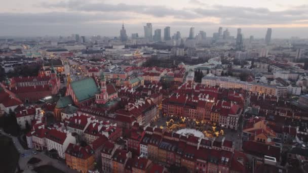 선셋은 바르샤바 시티의 마천루 바르샤바 역사의 폴란드의 다운타운 스카이라인 유리잔의 — 비디오