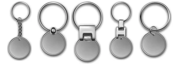 Porte-clés réglés ronds porte-clés avec isolé sur fond blanc. Accessoires de couleur argent ou pendentifs souvenir mockup.Realistic ensemble de modèle de porte-clés. — Image vectorielle