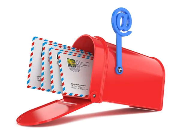 Buzón rojo con correos — Foto de Stock