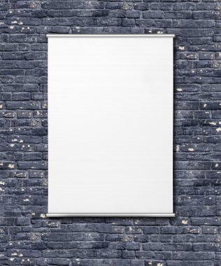 duvarda boş flipchart.