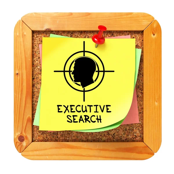 Executive search. gele sticker op het bulletin van. — Stockfoto