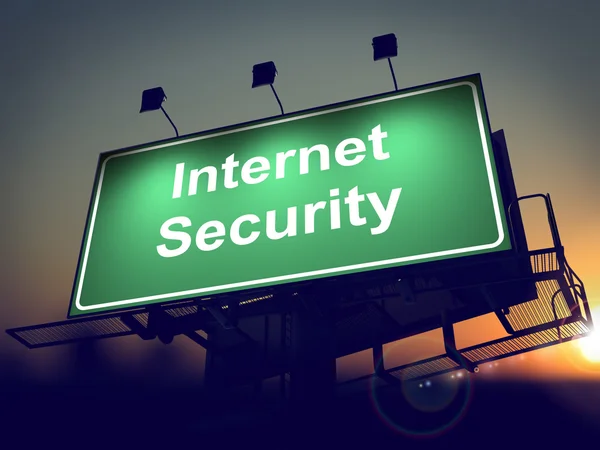 Seguridad en Internet en Green Billboard . —  Fotos de Stock