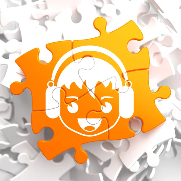 Niño feliz con auriculares icono en Orange Puzzle . —  Fotos de Stock