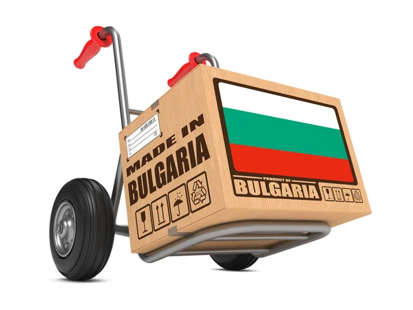 Fabriqué en Bulgarie - Boîte en carton sur camion à main . — Photo