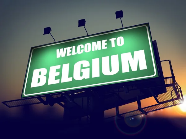 Billboard Welkom in België bij zonsopgang. — Stockfoto