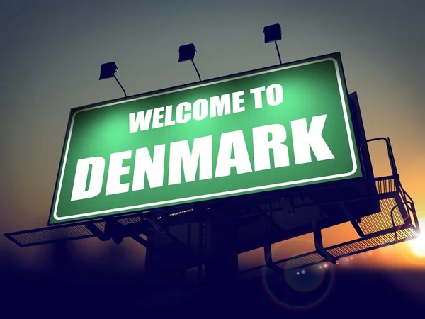 Vítejte na Dánsko billboard na východ slunce. — Stock fotografie