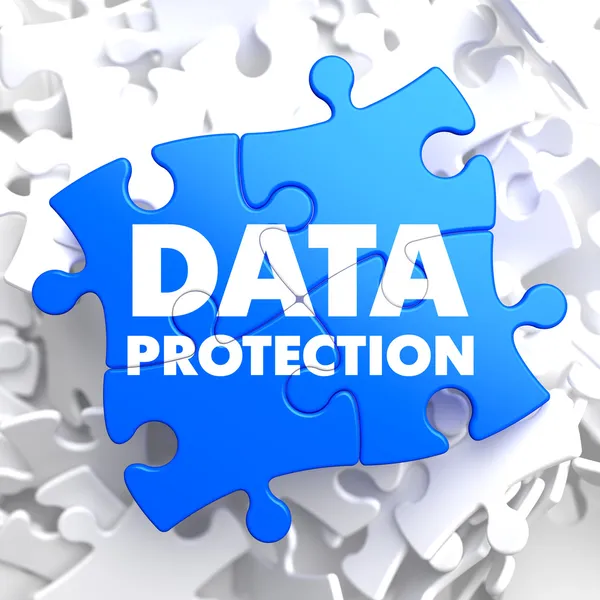 Dataskydd på blå pussel. — Stockfoto