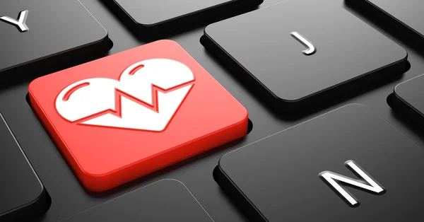 Corazón con línea de cardiograma en botón rojo del teclado . — Foto de Stock