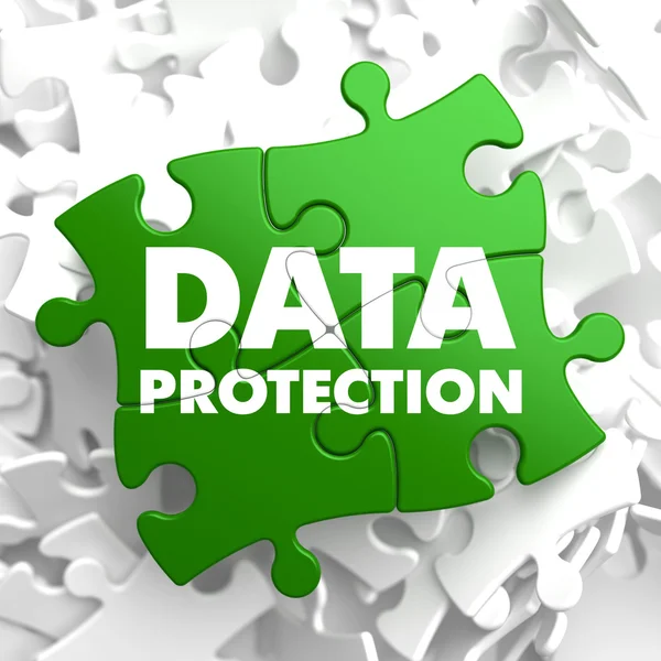 Protección de datos en rompecabezas verde . — Foto de Stock