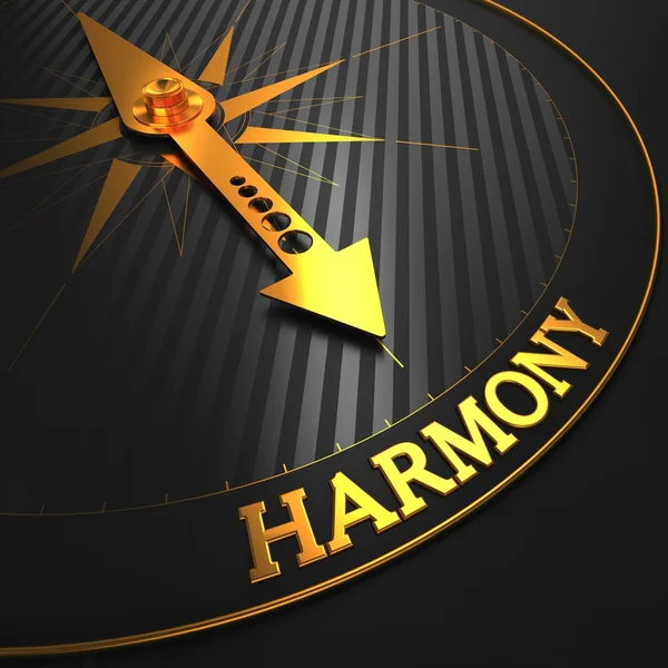 Harmonie auf goldenem Kompass. — Stockfoto