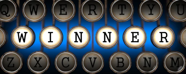 kazanan eski daktilo 's anahtar taşı.