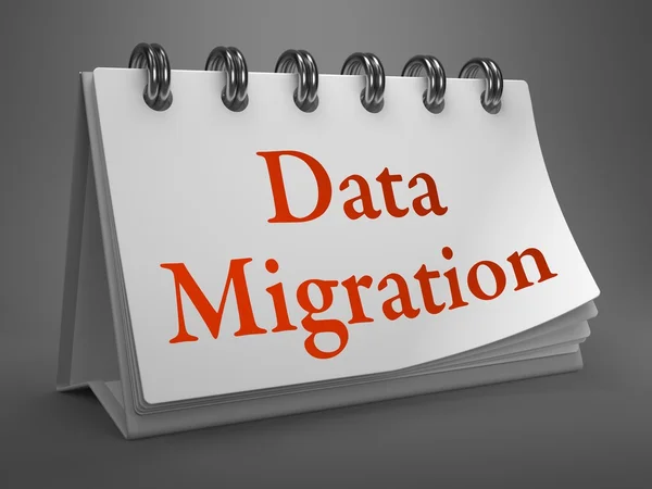 Concept de migration de données sur le calendrier de bureau . — Photo