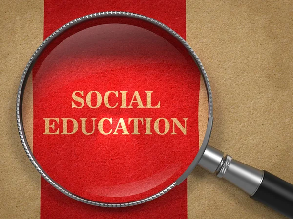 Социальное образование - увеличительное стекло . — стоковое фото