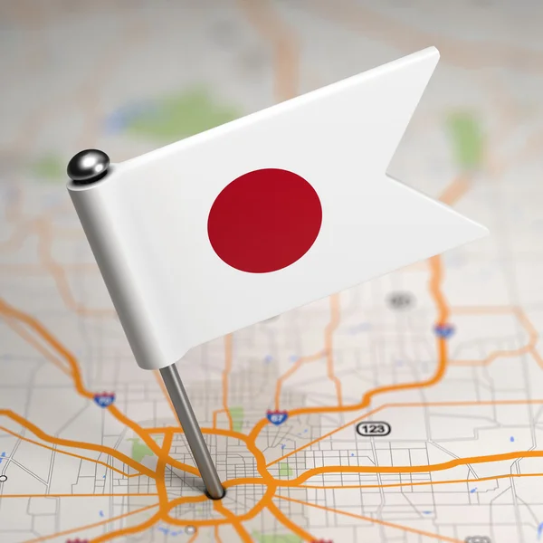日本地图背景上的小国旗. — 图库照片