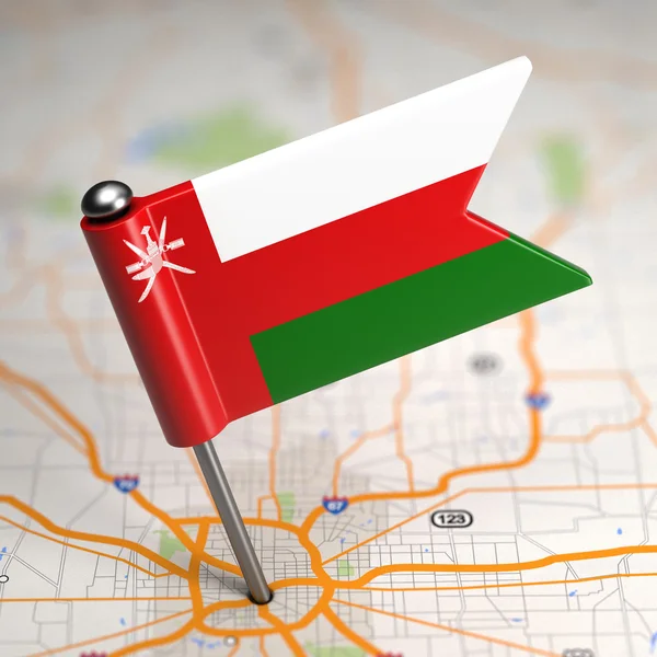 Oman - kleine vlag op de achtergrond van een kaart. — Stockfoto