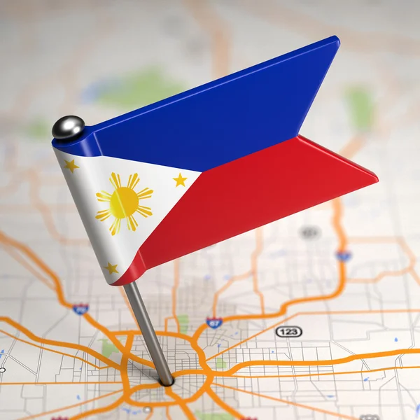 Filippinerna liten flagga på karta bakgrund. — Stockfoto