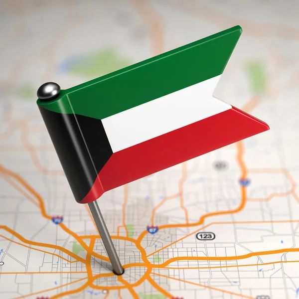 Kuwait Small Flag on a Map Background. — Stock Photo, Image