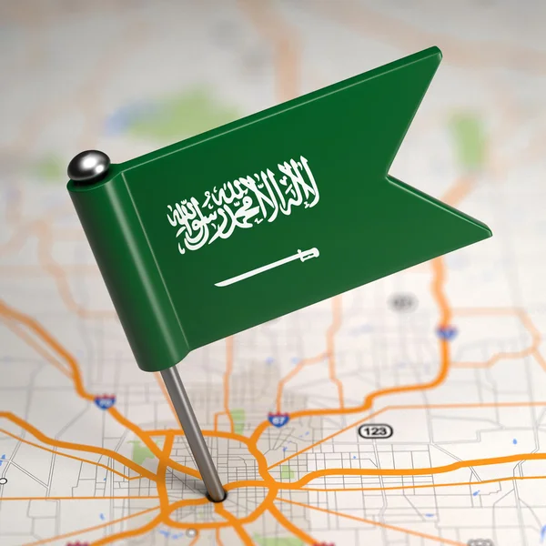 Saudi Arabia Small Flag on a Map Background. — Stock Photo, Image