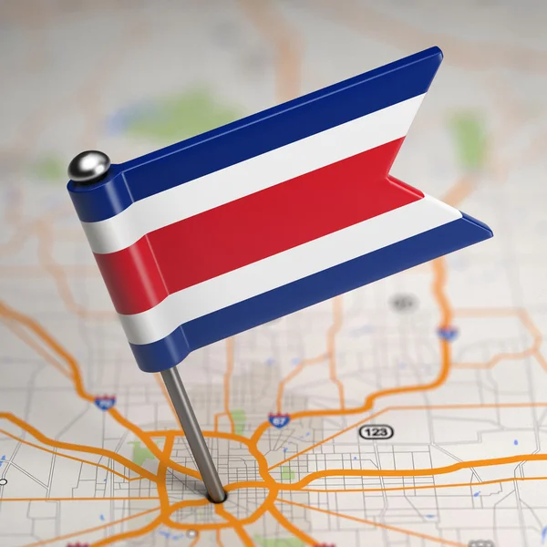 Kostarika malá vlajka na mapovém podkladu. — Stock fotografie