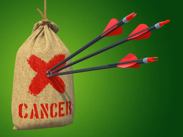 Рак - стрелы в мишени красной метки . — стоковое фото