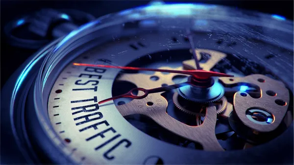 Mejor tráfico en la cara de reloj de bolsillo . — Foto de Stock