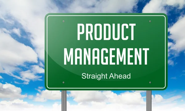 Productmanagement op groene snelweg wegwijzer. — Stockfoto