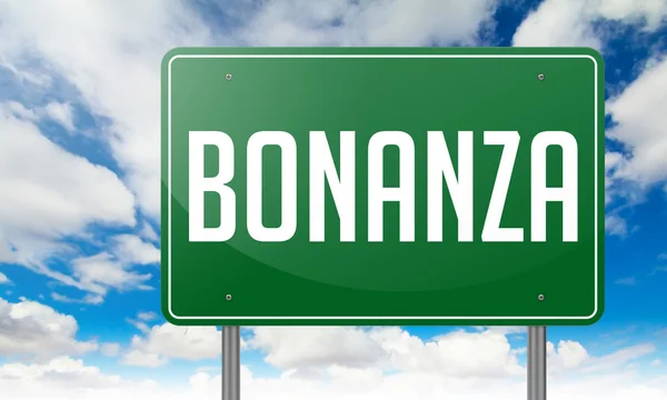 Bonanza em Green Highway Signpost . — Fotografia de Stock