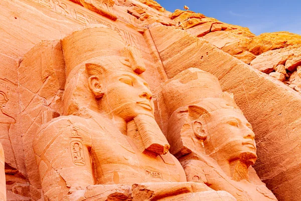 Vista Perto Estátua Faraó Ramsés Frente Grande Templo Ramsés Abu — Fotografia de Stock