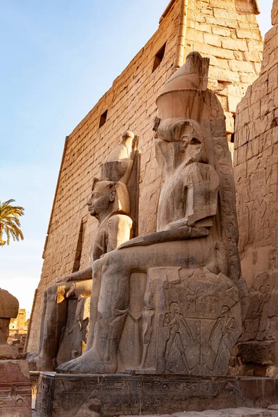 Estátua Faraó Ramsés Entrada Famoso Complexo Templo Luxor Luxor Egito — Fotografia de Stock