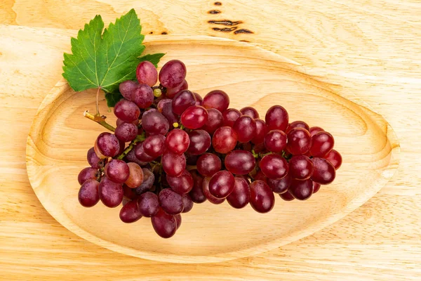Top View Flat Lay Bunch Ripe Red Grapes Green Leaf — Stockfoto