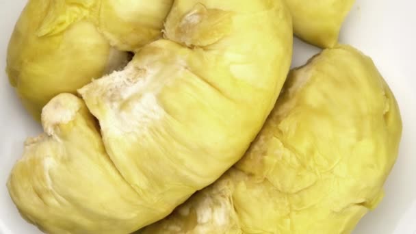 Rotasi Tampilan Atas Durian Kupas Piring Keramik Putih Pendekatan Durian — Stok Video