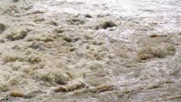 Muddy Water Flowing Rapidly Splashing Heavy Rain Rainy Season Waves — Stok video