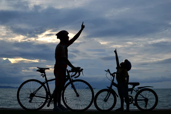 Familia motociclista —  Fotos de Stock