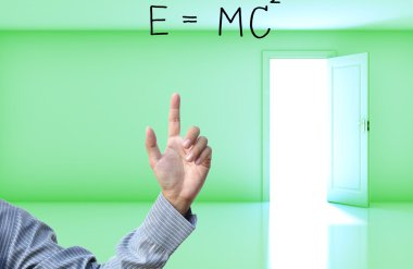 iş kavramı ile iş el yeşil boş oda açık kapı arka plan üzerinde.