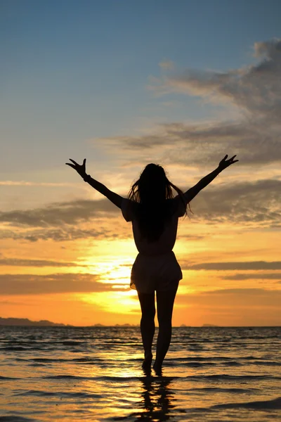 Senhora ao pôr do sol — Fotografia de Stock