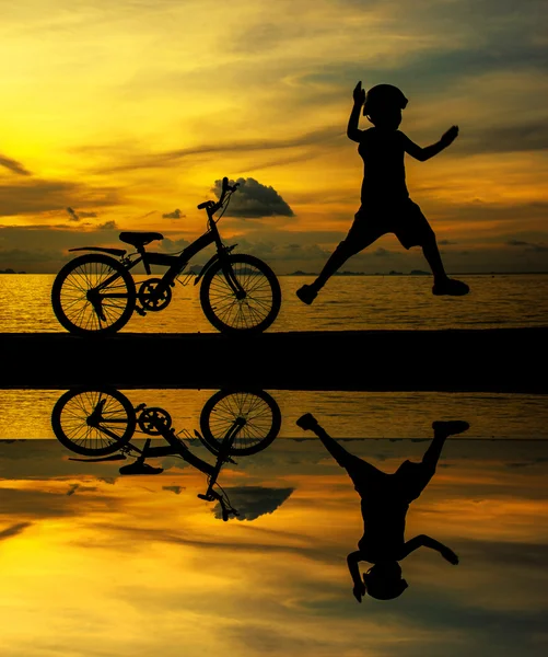 Jovem motociclista — Fotografia de Stock