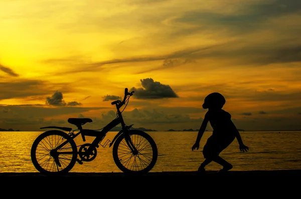 Jovem motociclista — Fotografia de Stock