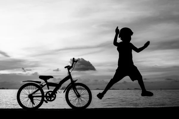 Jovem motociclista — Fotografia de Stock