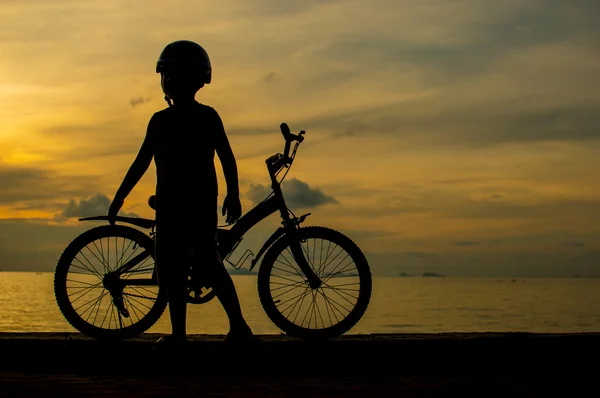 Jovem motociclista — Fotografia de Stock