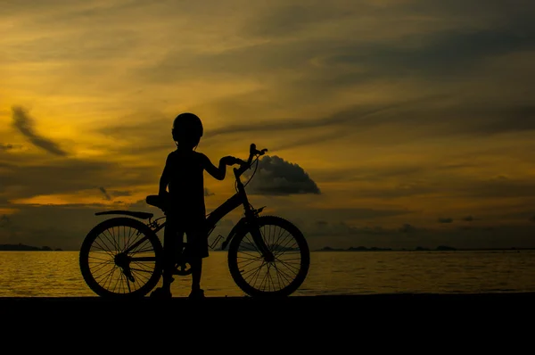 Młody rowerzysta — Zdjęcie stockowe