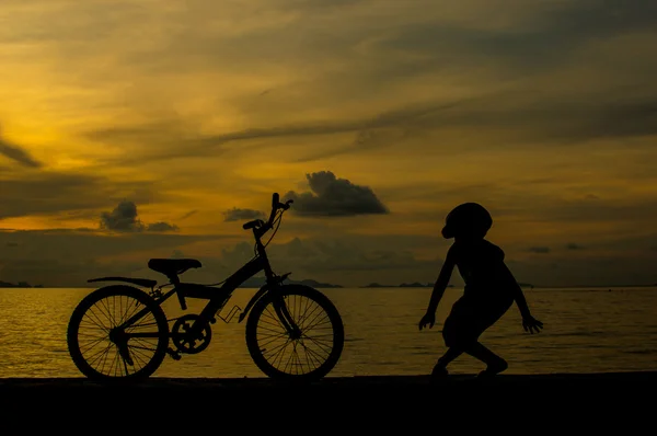 Jovem motociclista — Fotografia de Stock