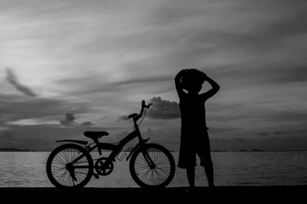 Jovem motociclista — Fotografia de Stock