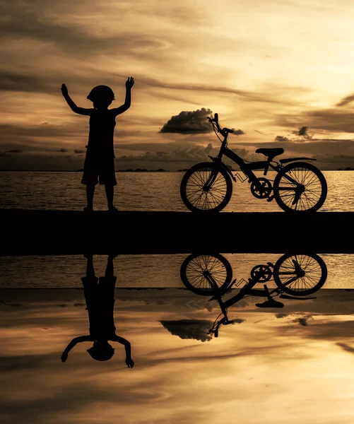 Jovem motociclista — Fotografia de Stock