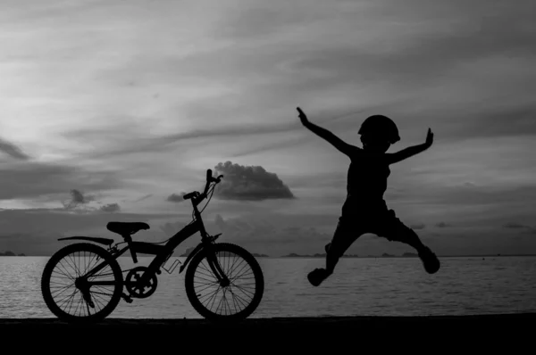 Jovem motociclista — Fotografia de Stock