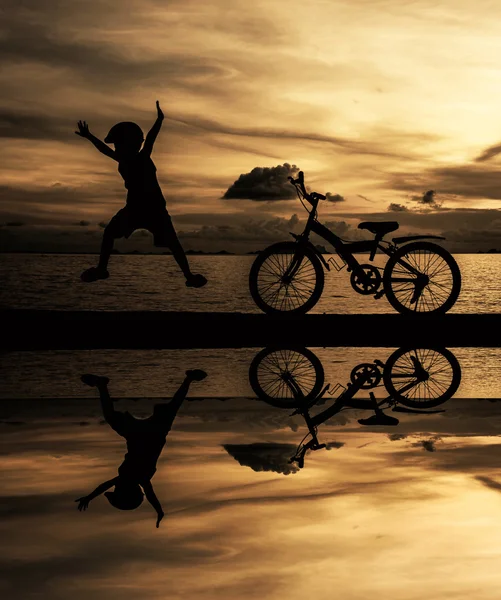 Jovem motociclista — Fotografia de Stock