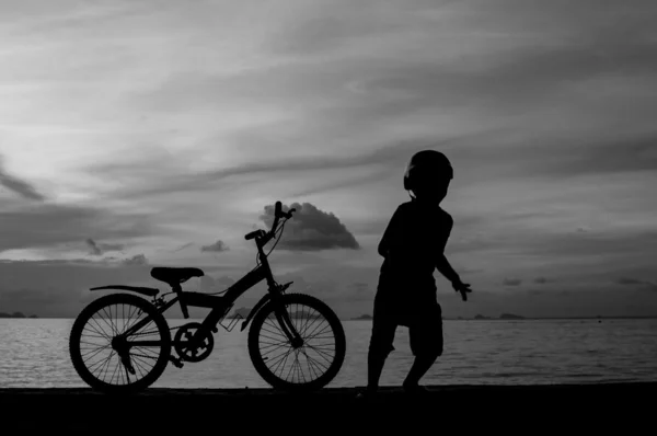 Giovane motociclista — Foto Stock