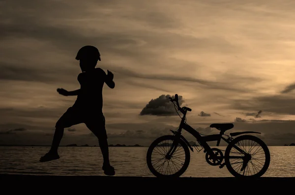 Jovem motociclista — Fotografia de Stock