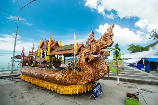 KO SAMUI - 15 DE NOVIEMBRE: "NGAN DUAN SIB" Tradicional del festival budista Decoraciones del desfile el 15 de noviembre de 2012 en ko samui surat thani, Tailandia . — Foto de Stock